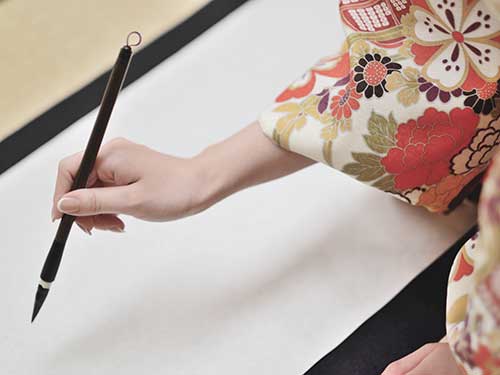 十三夜の月のイラスト