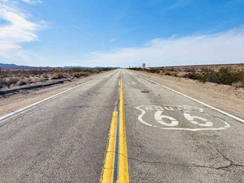 十三夜の月のイラスト
